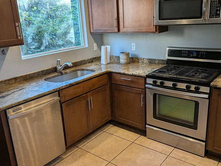 2025 SE 8th Dr — Photo 40