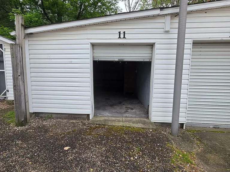398 E South St — Photo 2