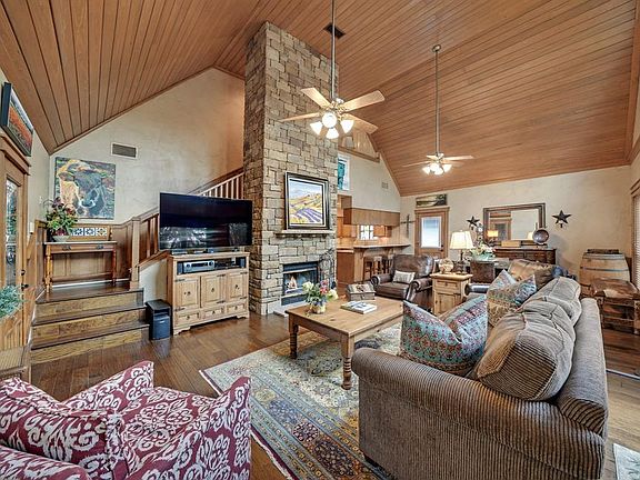 4th image of 403 Haven Ct