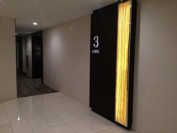 4th image of 2655 Bush St APT 303
