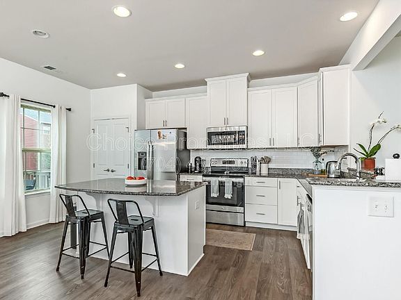 4th image of 4027 Zilker Park Dr