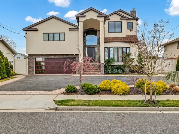 2848 Bay Dr, Merrick, NY 11566