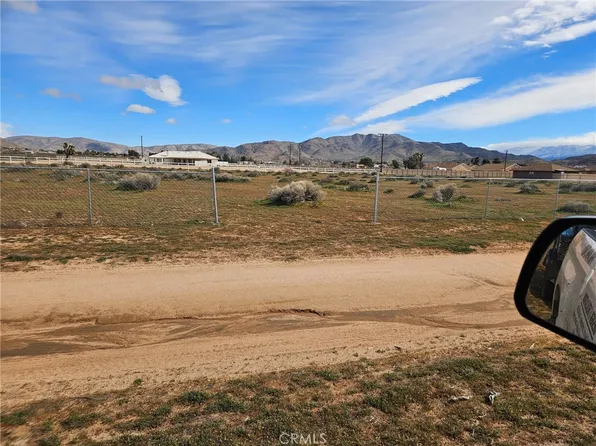 3 Candlewood Rd, Apple Valley, CA 92307