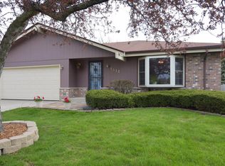 1512 Cedar Dr, Port Washington, WI 53074