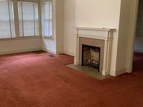 3rd image of 1009 Everett Ave #1