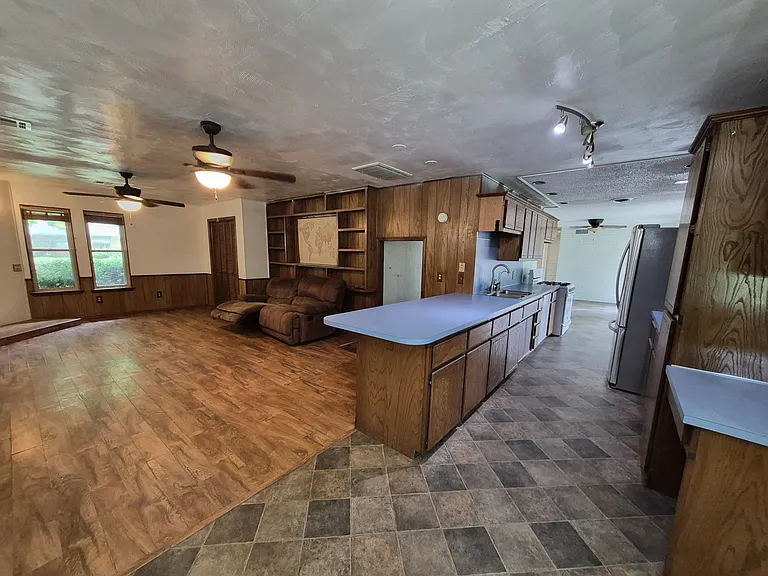 225 Burk Dr — Photo 13