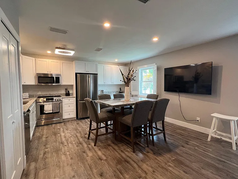 117 Pompano Dr SE #C — Photo 7