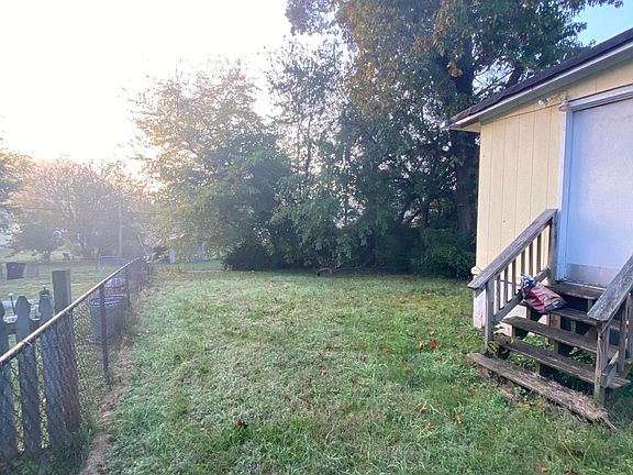 4th image of 404 E Oklahoma Ave