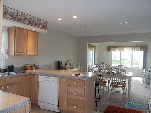 3rd image of 4300 Waterbend Dr