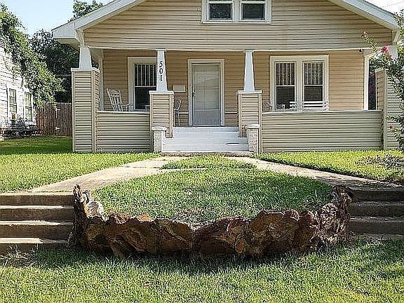 1st image of 501 W Texas St