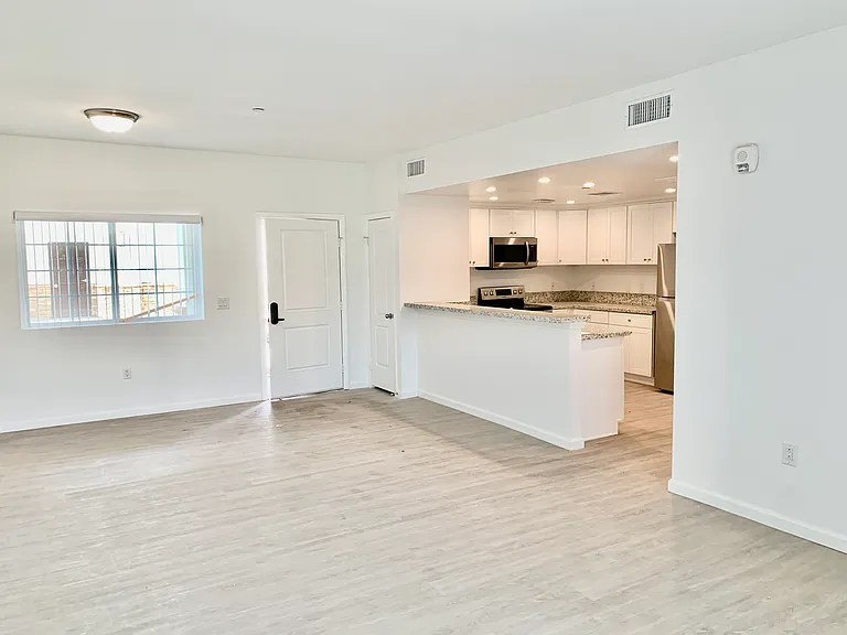 215 N Myrtle Ave #A11 — Photo 5