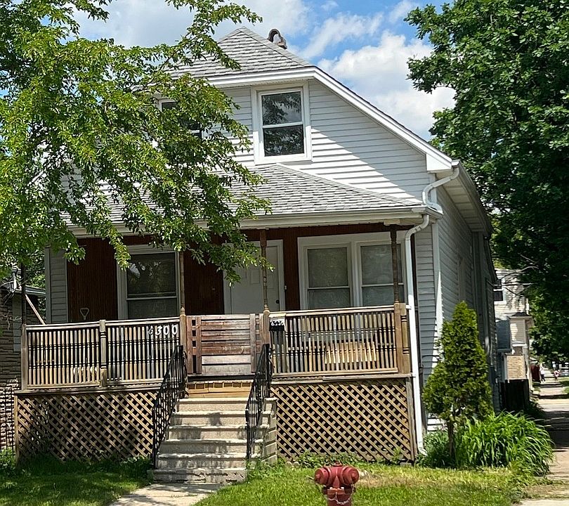 2nd image of 6300 W Addison St