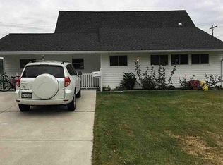 18 Hillside Rd, Levittown, PA 19056