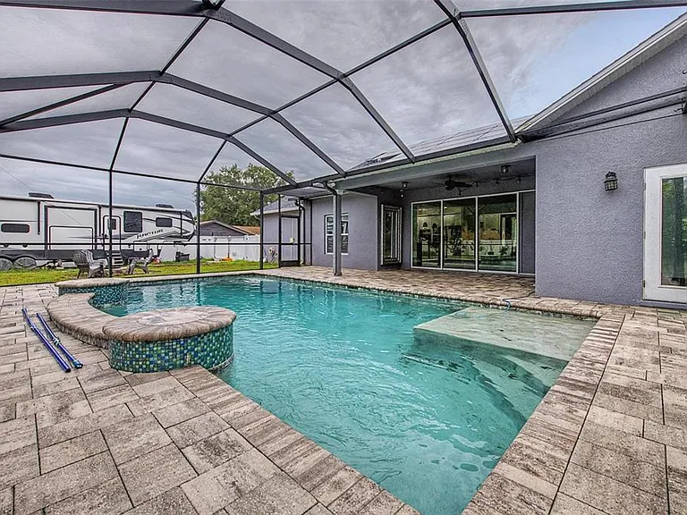 606 Royal Crest Dr — Photo 39