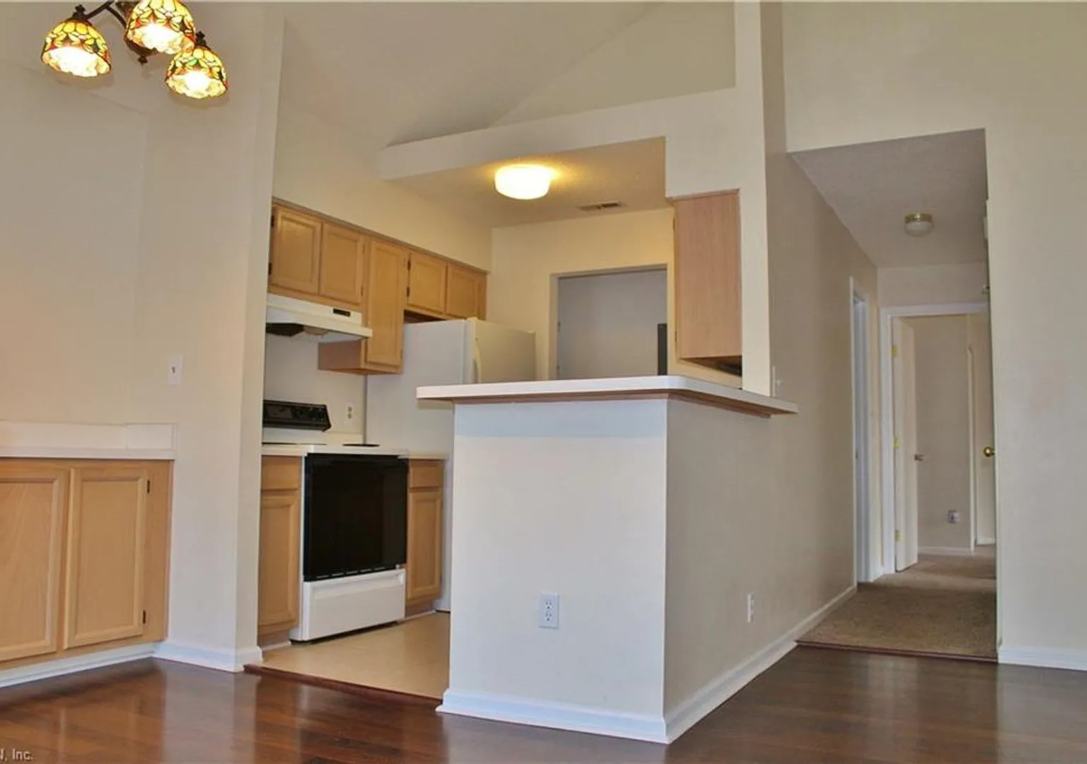 Adorable home in Hampton — Photo 3
