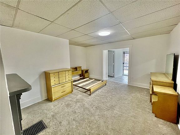 2nd image of 4 Howe St