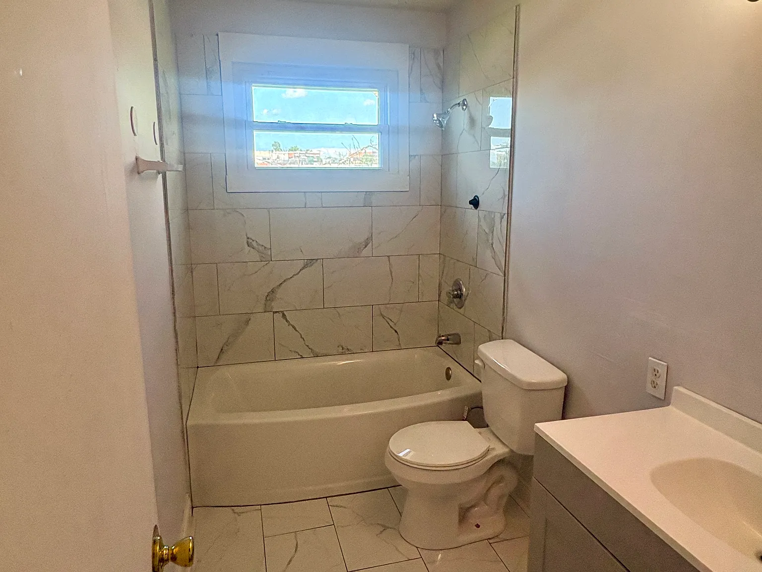 2 bed, 750 sqft, $1,200 — Photo 3