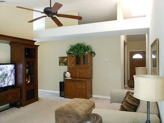 4th image of 1425 Kelly Park Cir