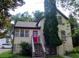 810 River St, Decorah, IA 52101