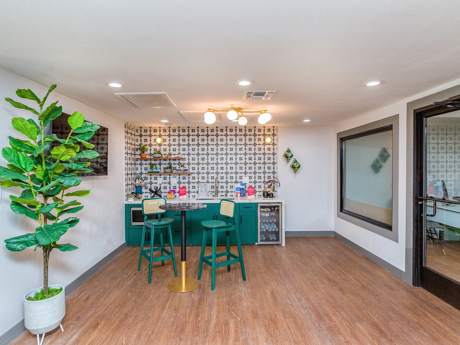 Ardella on 28th — Photo 4