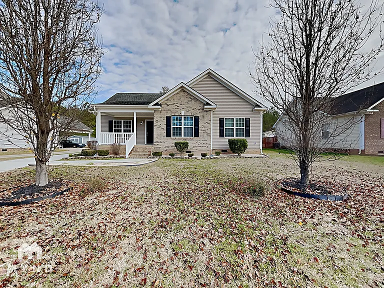 345 E Village Dr — Photo 1