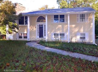 10 Pond View Dr, Warwick, RI 02886