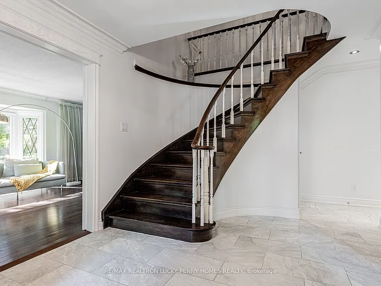6 Village Squire Ln — Photo 18