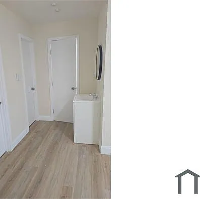 512 N 27th St #B — Photo 8