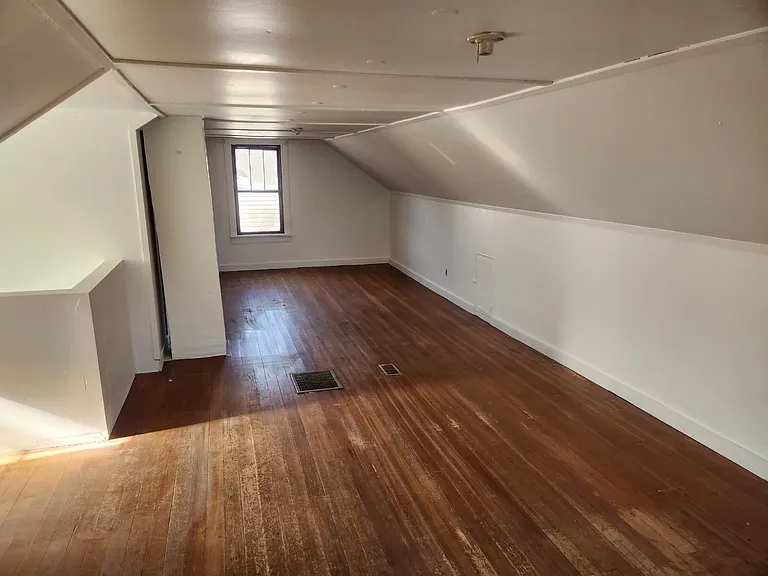 640 Howard St — Photo 15