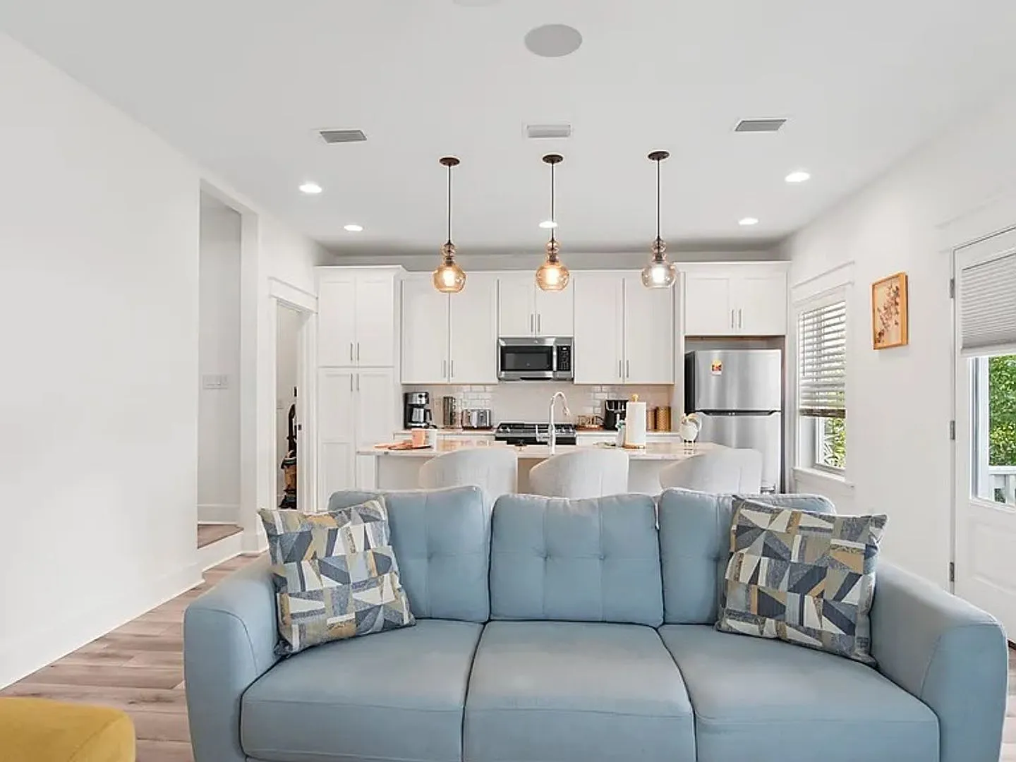 4 bedroom Fully Furnished — Photo 3