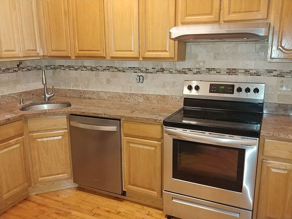 1st image of 10-10 34th Ave #1F