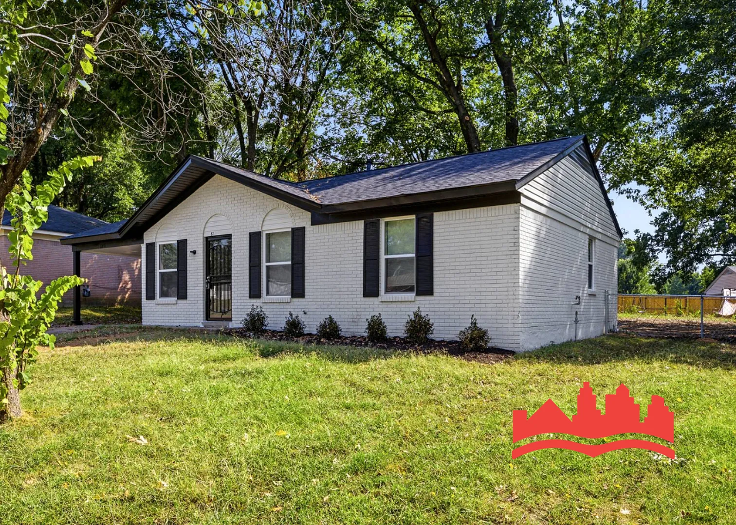 Welcome to 2575 Eastbrook Drive! — Photo 2