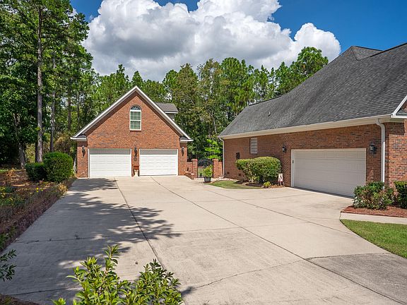 3rd image of 228 Saddlebrook Trl