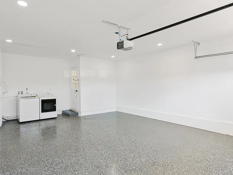 9461 Lotus Dr — Photo 29