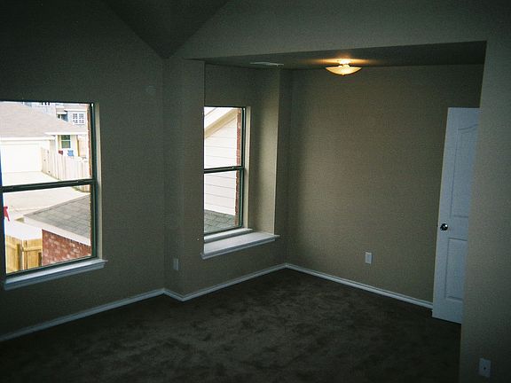 3rd image of 1609 Logan Dr
