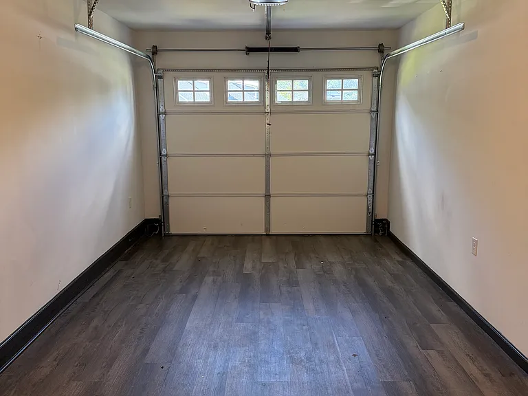 garage/flex space