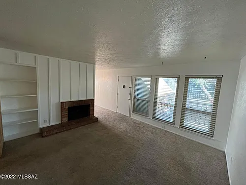 1620 N Wilmot Rd Photo 1