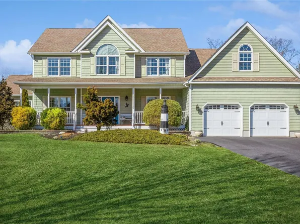 7 Winmar Lane, Sayville, NY 11782