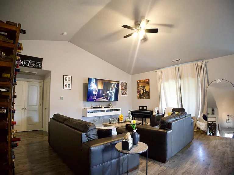 1283 Hazelnut Ct — Photo 7