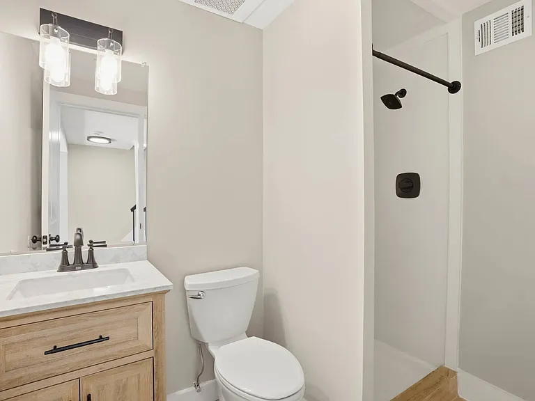 Lower level newly renovated full bath