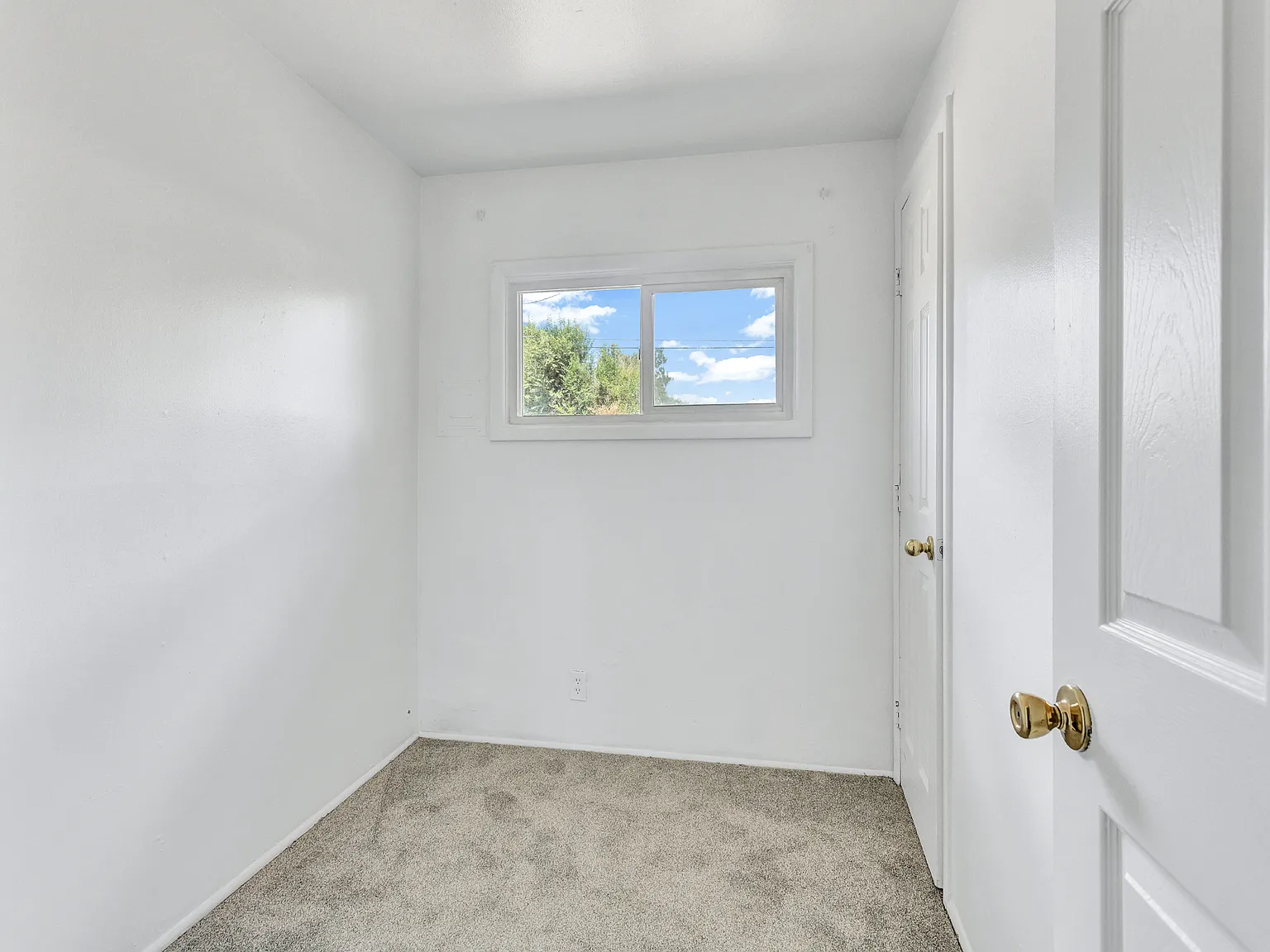 3 bed, 864 sqft, $1,950 — Photo 2