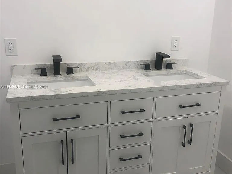 10185 Collins Ave #209 — Photo 3
