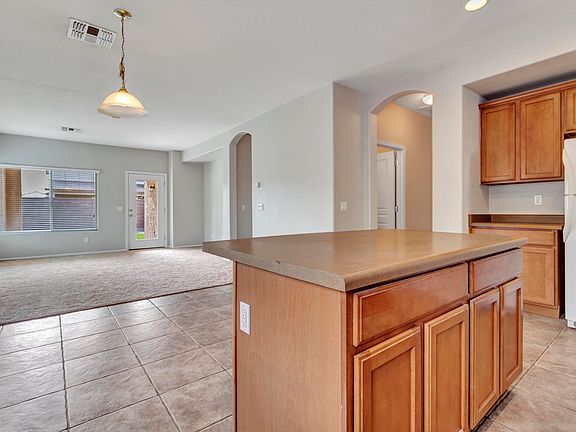 5th image of 44599 W Santa Fe Ave