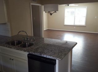 5801 Sandhurst Ln APT B, Dallas, TX 75206