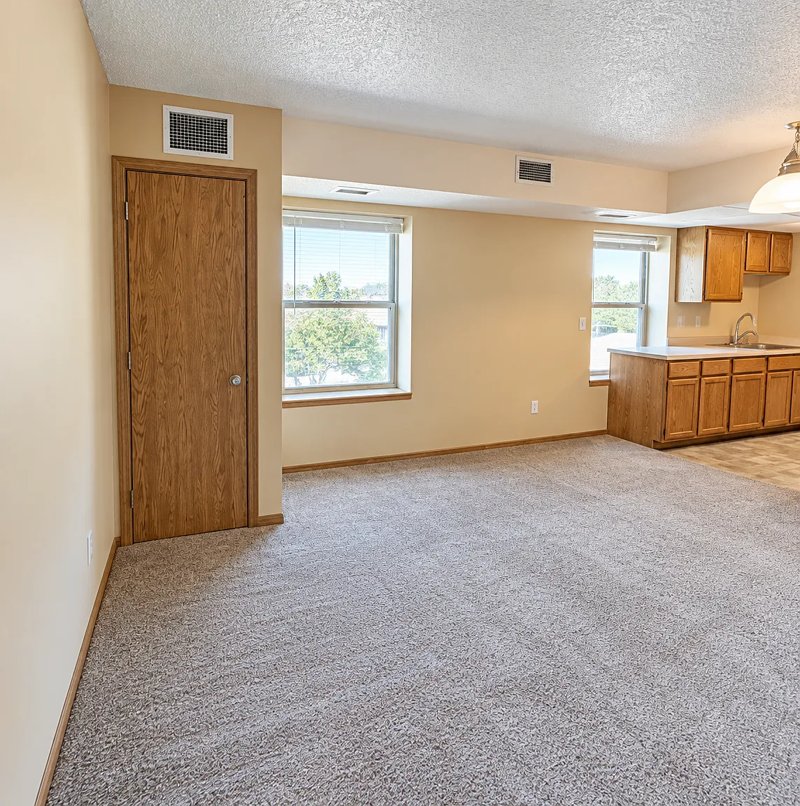 Studio, $899 — Photo 4