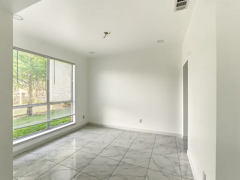 5001 Spicewood Dr — Photo 16
