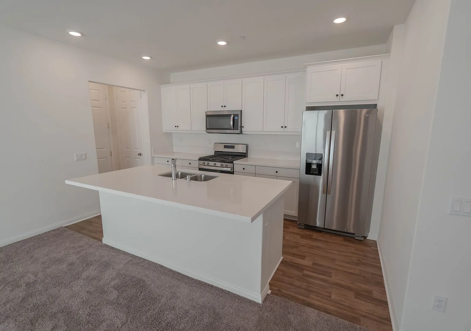 3 Bedrooms in the Five Points Community of Valencia! — Photo 4