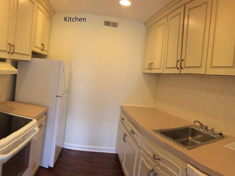 L6 Twin Rivers Dr N #L6 — Photo 5
