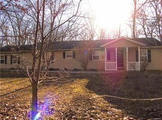 620 Doe Ln, Sorento, IL 62086