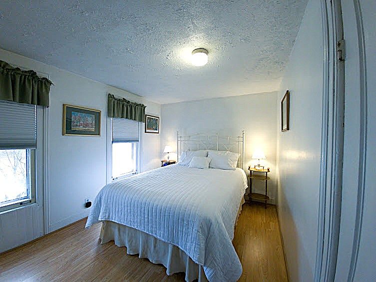 1st image of 21 Beacon St #Up